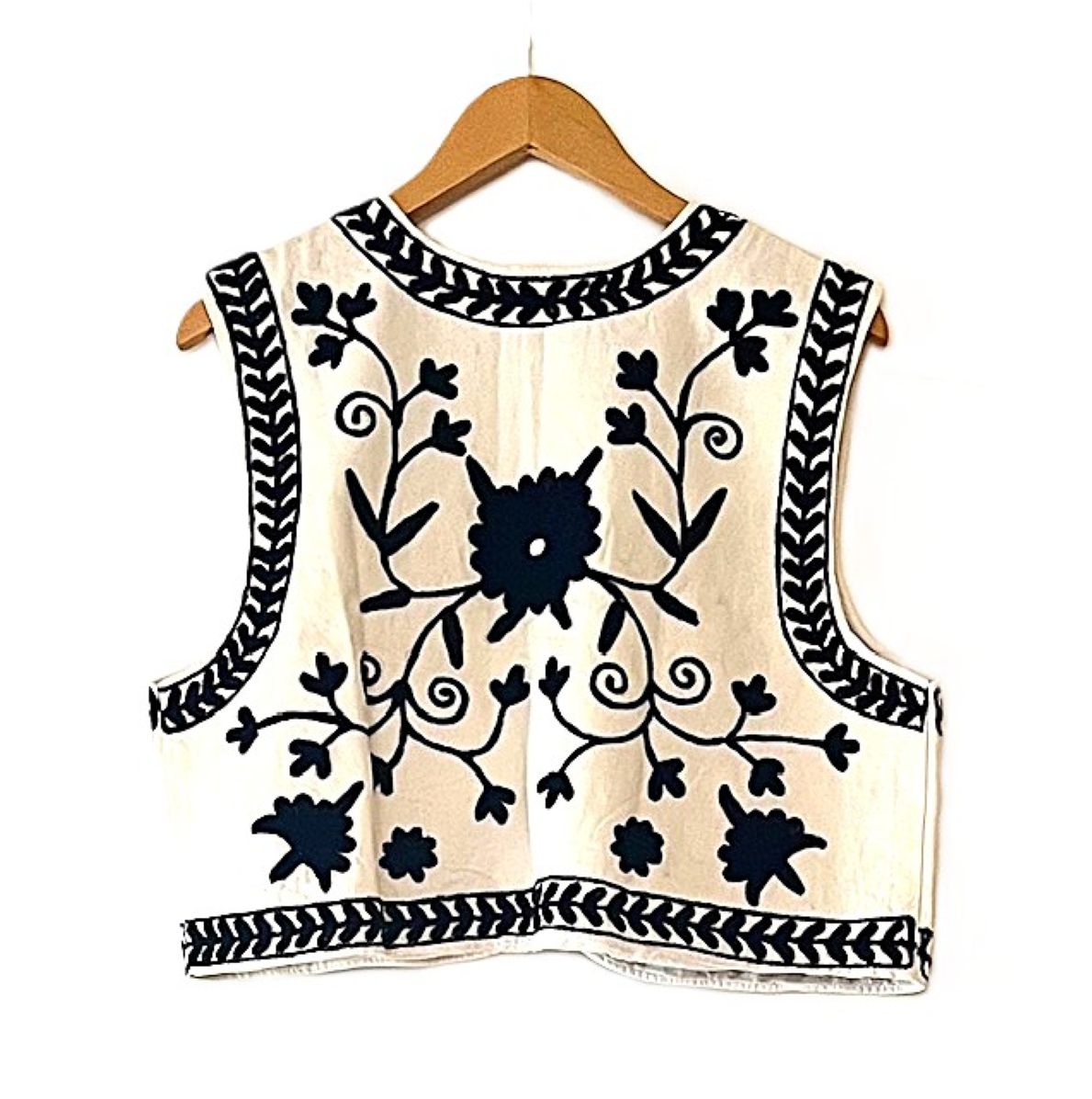 Designer Handmade Embroidered Vest Is Classic. (Black)