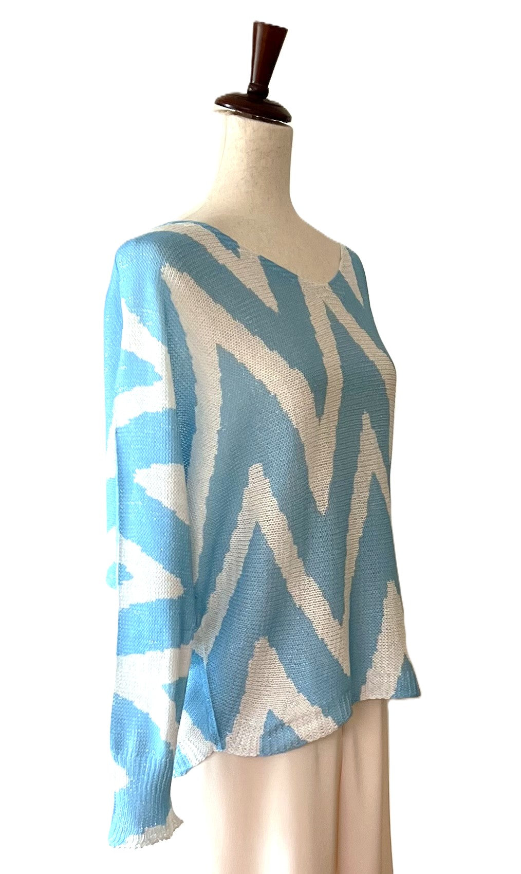 Italian Knit Sweater, Great Color and Light Weight. (Blue Chevron)