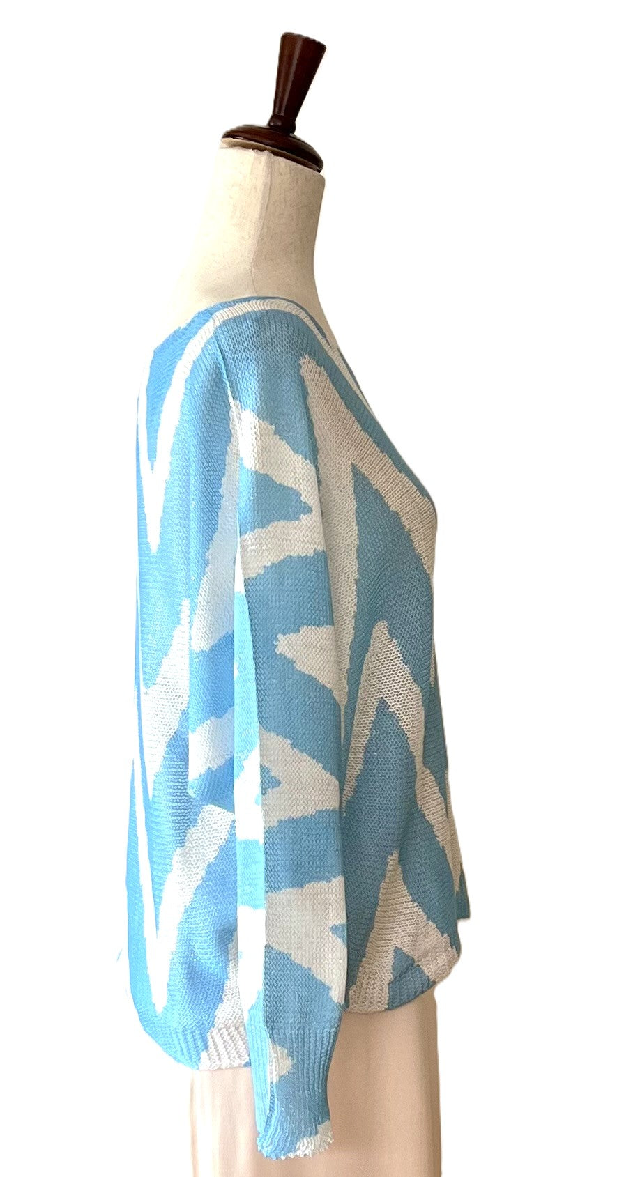 Italian Knit Sweater, Great Color and Light Weight. (Blue Chevron)