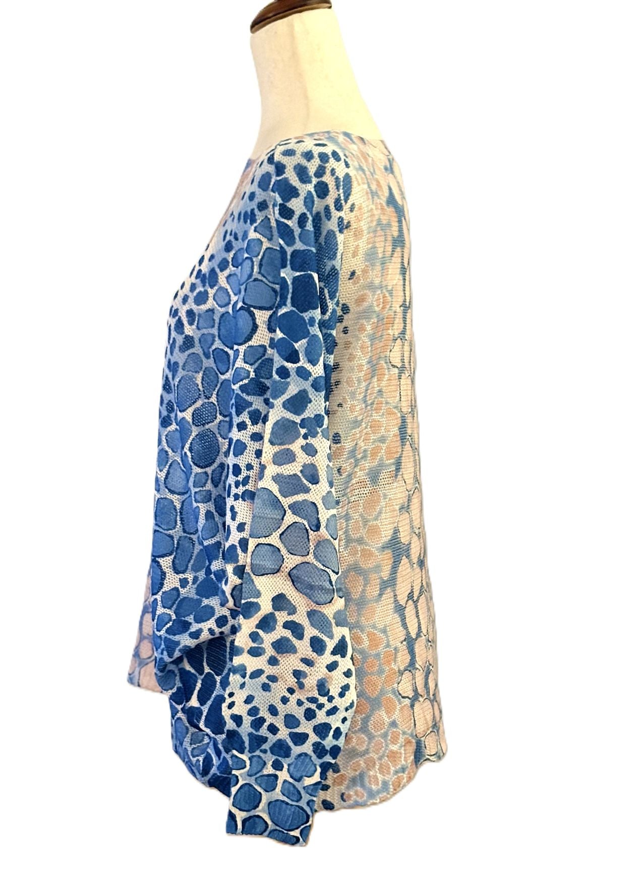 Italian Knit Blue Giraffe Round Neck Printed Sweater: Lightweight, One Size