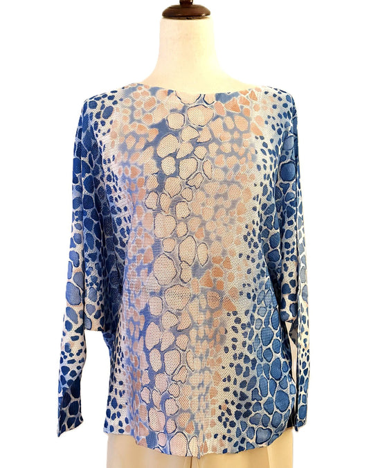 Italian Knit Blue Giraffe Round Neck Printed Sweater: Lightweight, One Size