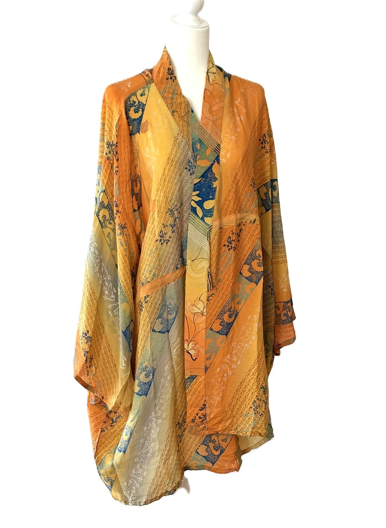 Kantha Bae Silk Dreamweaver Shortie Kimono Is An Easy Layer Piece. (Apricot Floral)