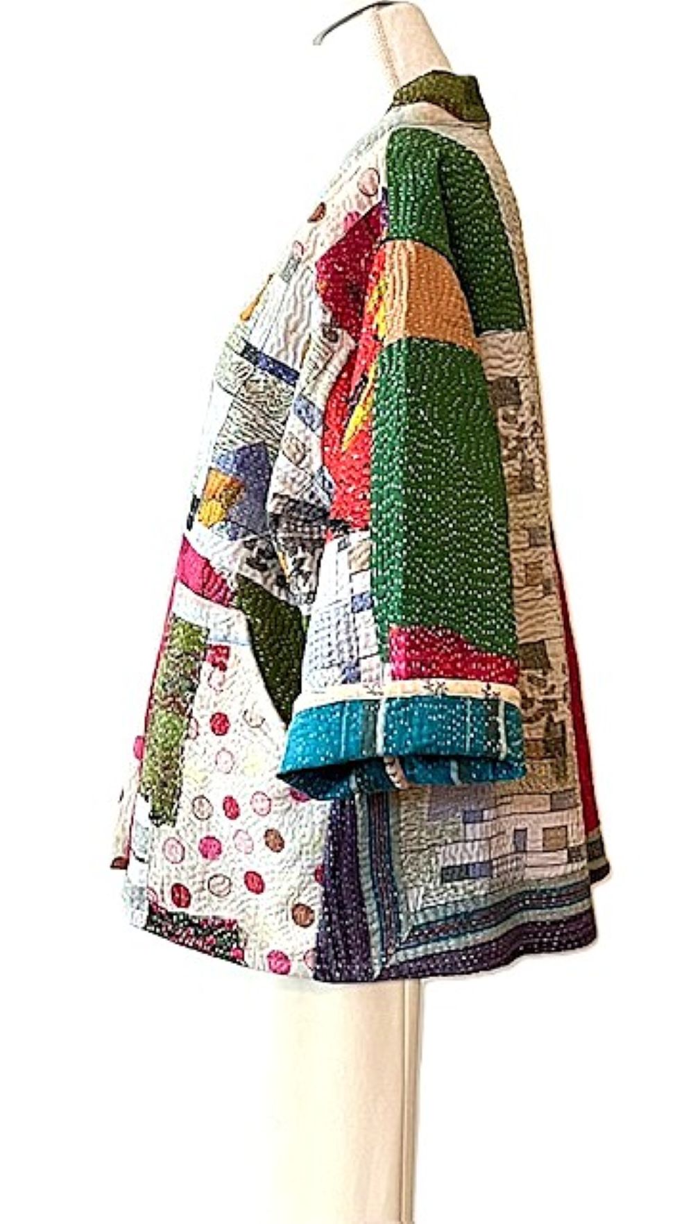 Specialty Collection: Refined, Patchwork Quilted Short Jacket. Fully Reversible (Cream Red)