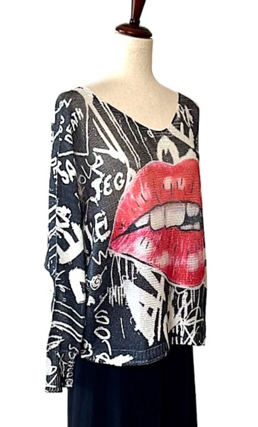 Italian Knit One Size Black Red Lips Sweater