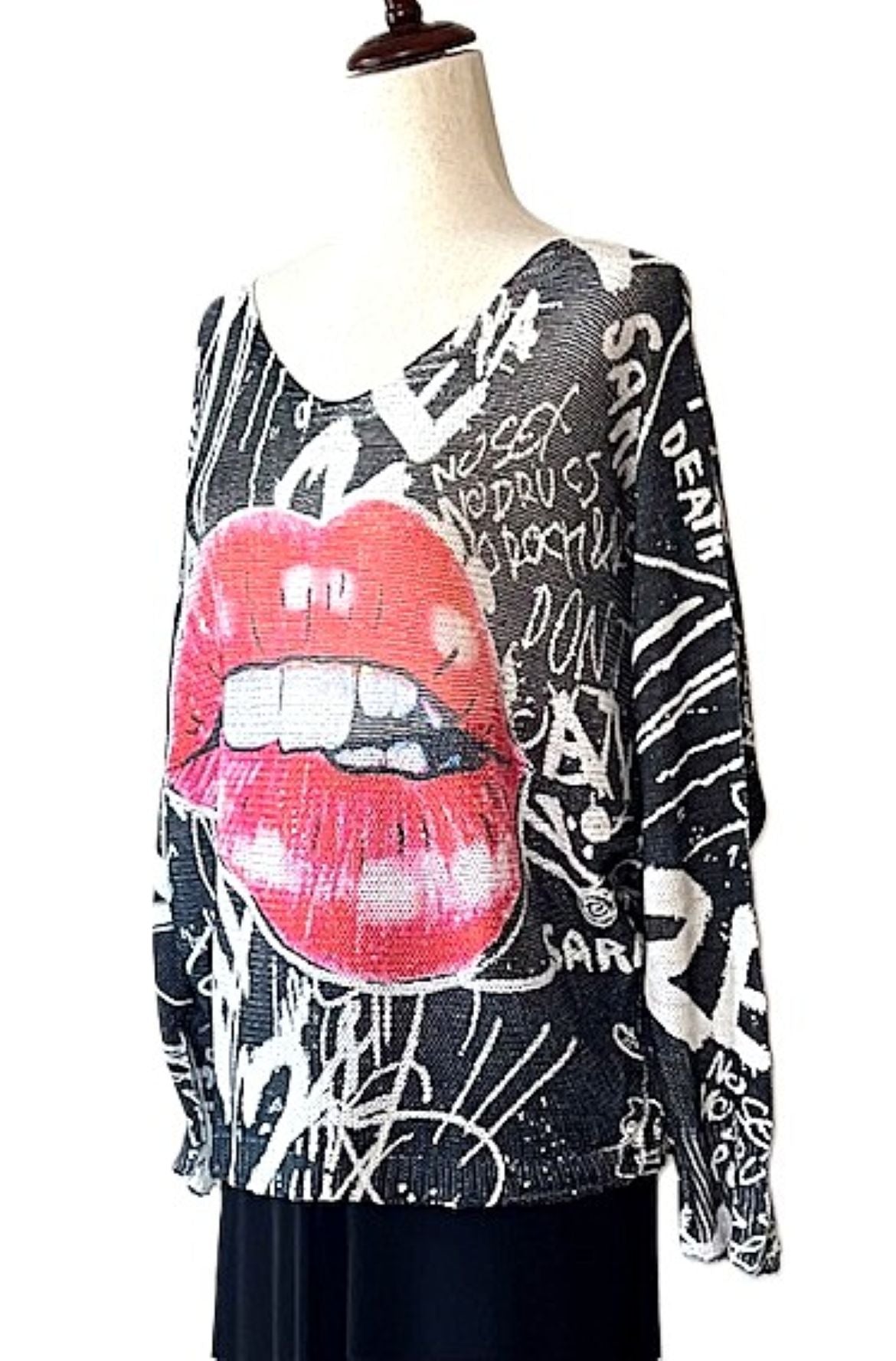Italian Knit One Size Black Red Lips Sweater