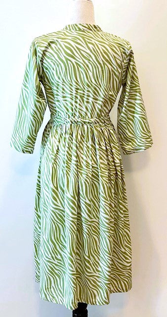 Flattering Easy Basic Block Print Cotton Short Dress. (Lime)