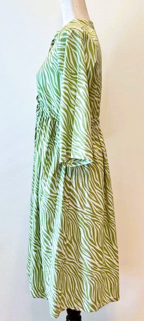 Flattering Easy Basic Block Print Cotton Short Dress. (Lime)