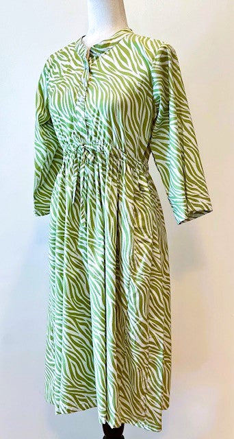 Flattering Easy Basic Block Print Cotton Short Dress. (Lime)