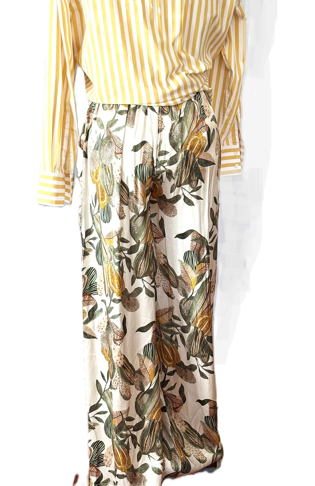 Pants- Italian One Size Ivory Botanical Print Wide-Leg.  Flattering