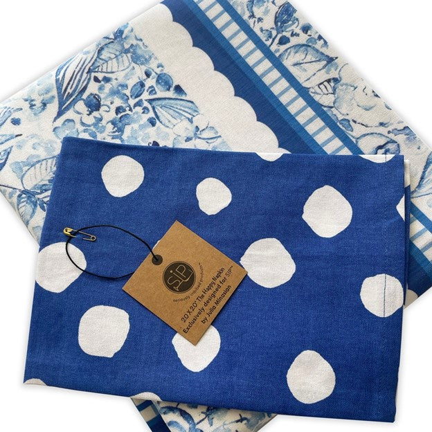 Floral Watercolor Print Tablecloth With Specialty Border in Blue and White