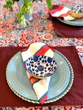 Fine Cloth Dinner Napkins with Scalloped Edges (Striped)