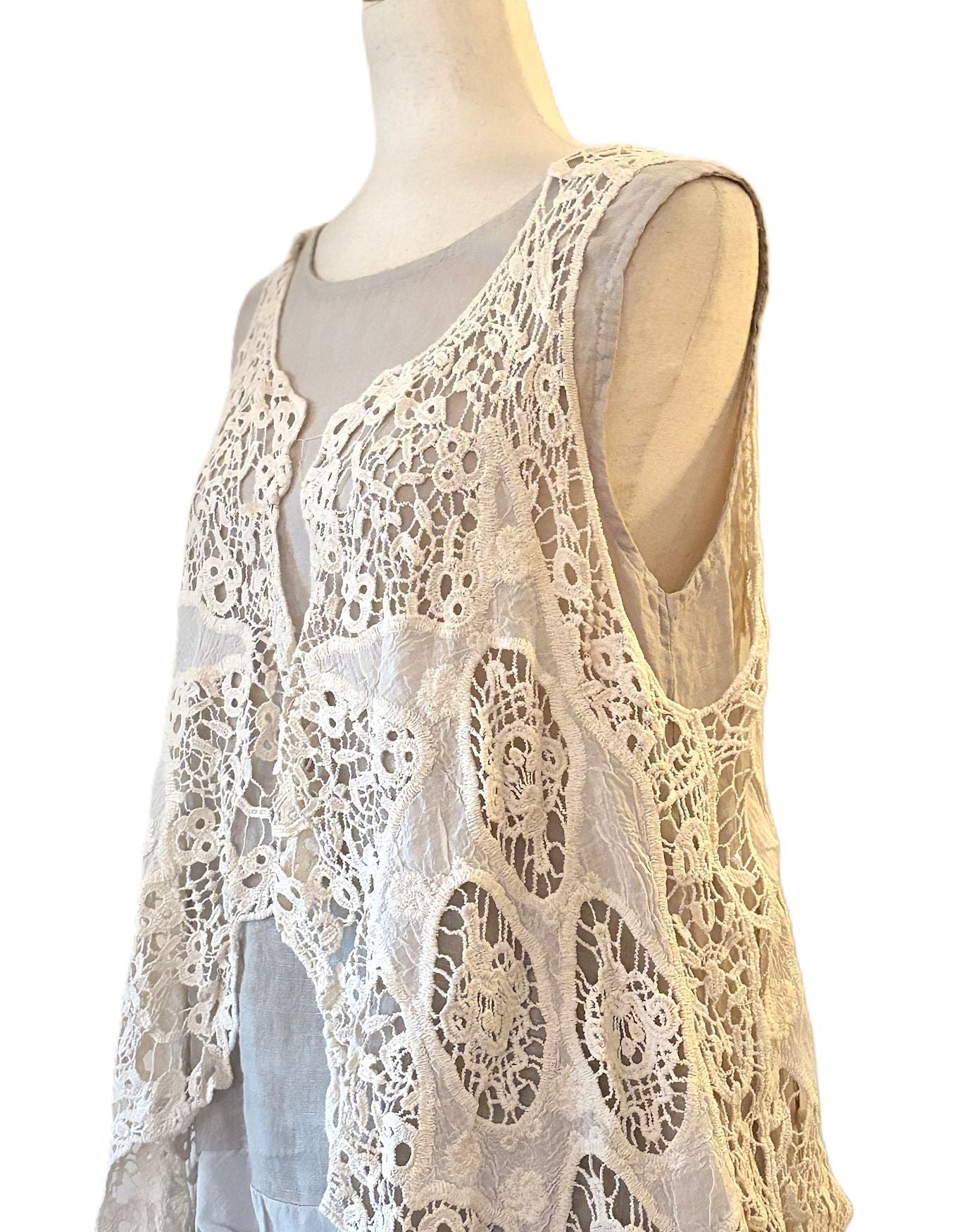 Tops: Knitted Pattern Vest Is On Trend