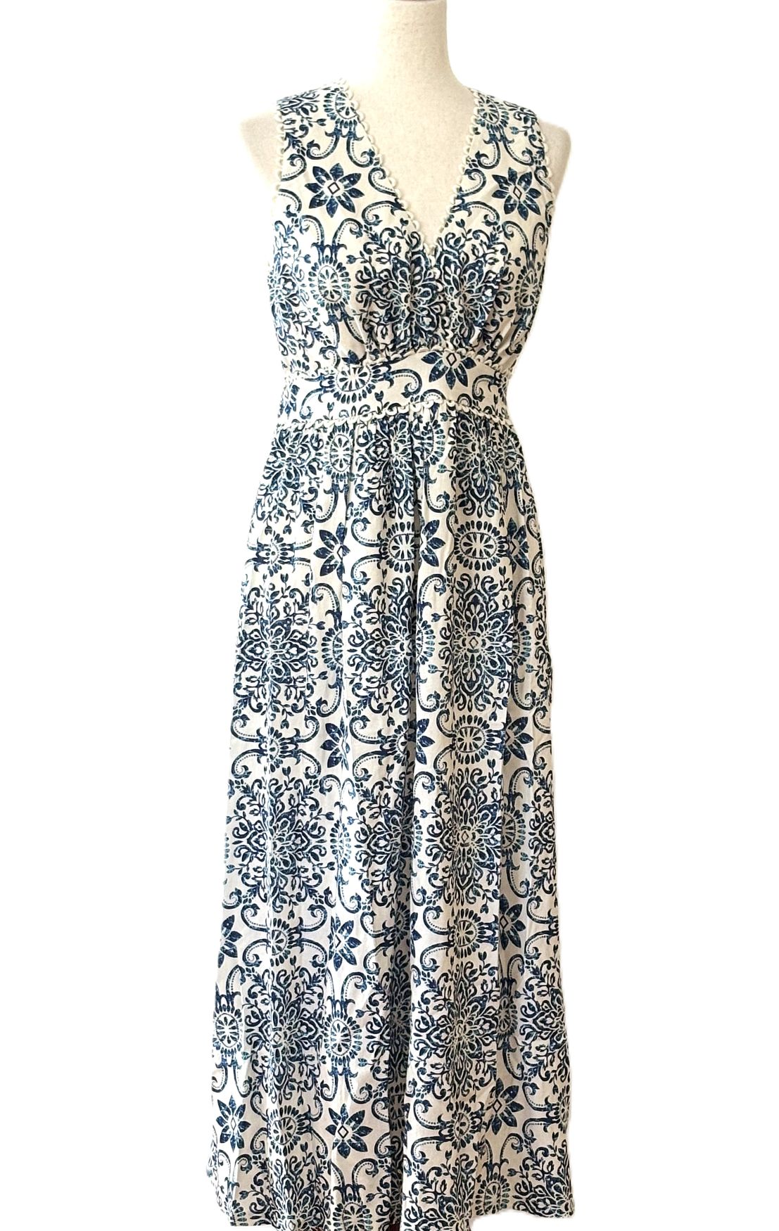 Dresses: Sleeveless Summer in Capri Scalloped Lace Maxi (Navy White)