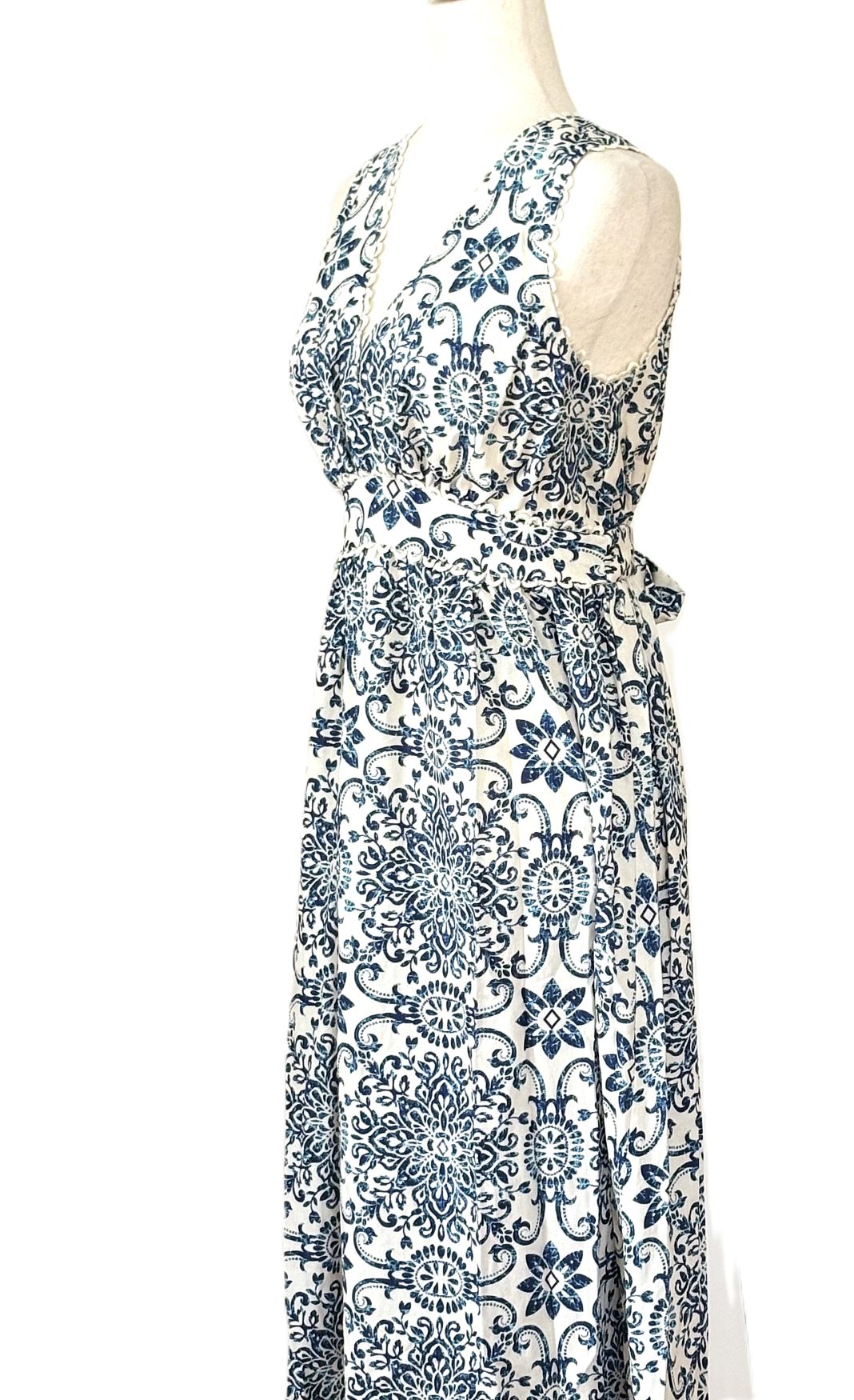 Dresses: Sleeveless Summer in Capri Scalloped Lace Maxi (Navy White)