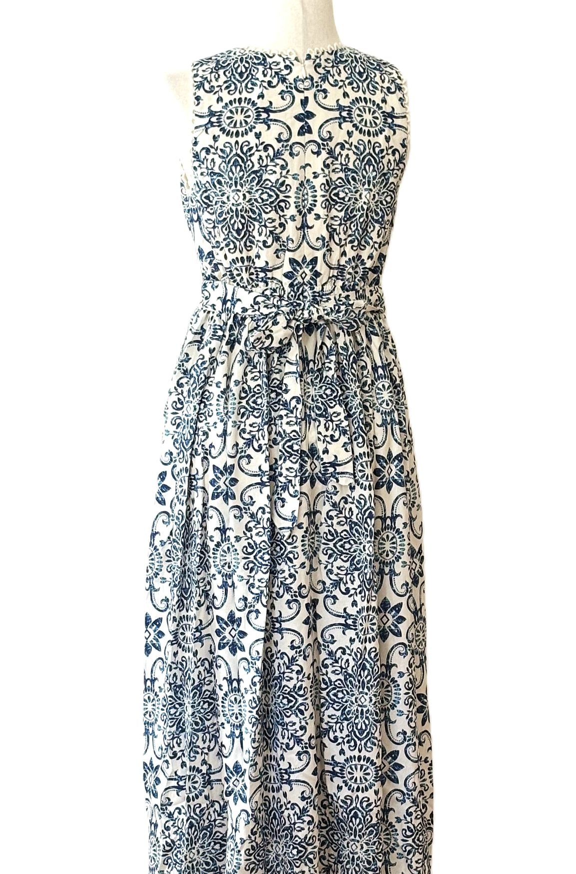 Dresses: Sleeveless Summer in Capri Scalloped Lace Maxi (Navy White)