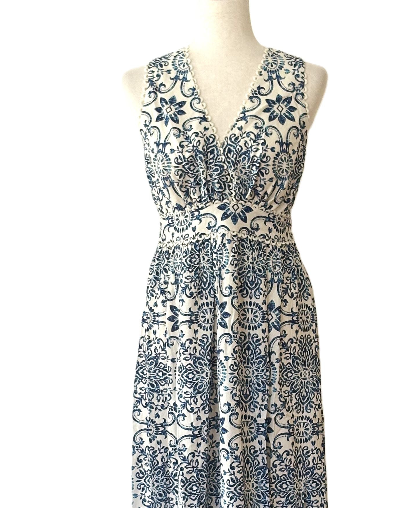 Dresses: Sleeveless Summer in Capri Scalloped Lace Maxi (Navy White)