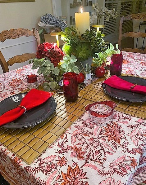 New Look For Your Holiday Entertaining. Table Cloth (60x90)