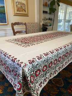 Holiday Perfection, A Go Kismet Original Christmas Table Cloth (62 x 120)