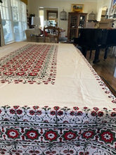Holiday Perfection, A Go Kismet Original Christmas Table Cloth (62 x 120)