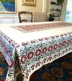 Holiday Perfection, A Go Kismet Original Christmas Table Cloth (62 x 120)