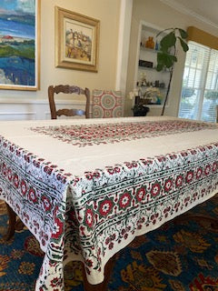 Holiday Perfection, A Go Kismet Original Christmas Table Cloth (62 x 120)